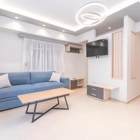 Sithoniars Luxury Ground Floor With Private Garden شقة