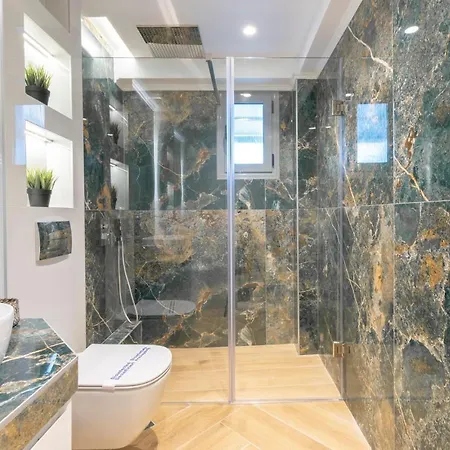 Sithoniars Luxury Ground Floor With Private Garden شقة *