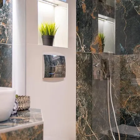 Sithoniars Luxury Ground Floor With Private Garden
