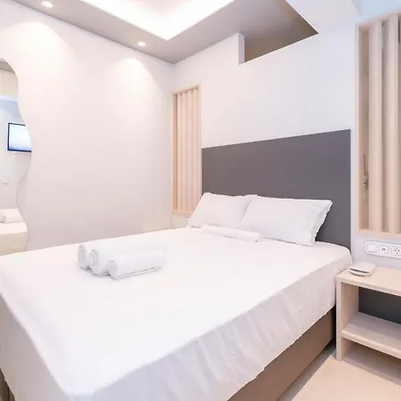 Sithoniars Luxury Ground Floor With Private Garden شقة