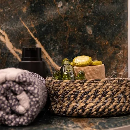 Sithoniars Luxury Ground Floor With Private Garden شقة نيوس مارماراس
