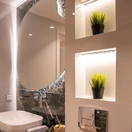 Sithoniars Luxury Ground Floor With Private Garden شقة *