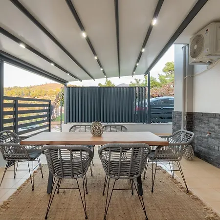 شقة Sithoniars Luxury Ground Floor With Private Garden *
