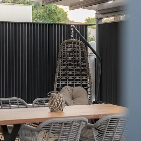 Sithoniars Luxury Ground Floor With Private Garden شقة