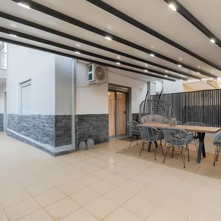 Sithoniars Luxury Ground Floor With Private Garden Apartment Neos Marmaras