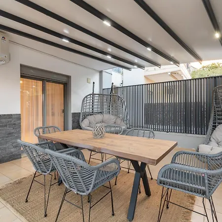 شقة Sithoniars Luxury Ground Floor With Private Garden *