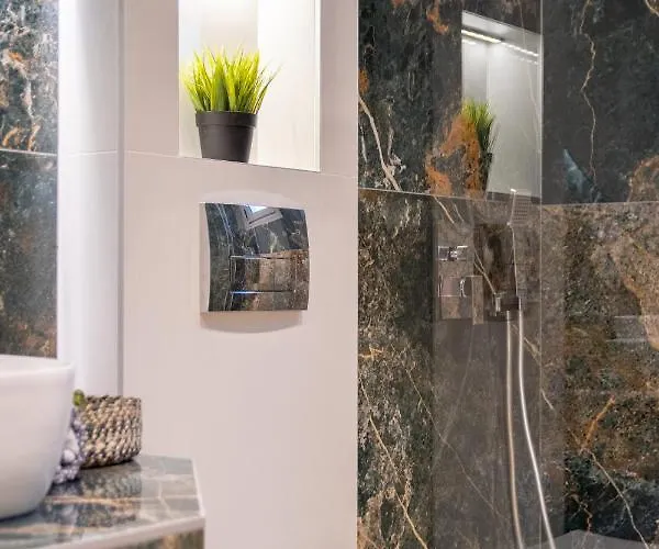 Sithoniars Luxury Ground Floor With Private Garden